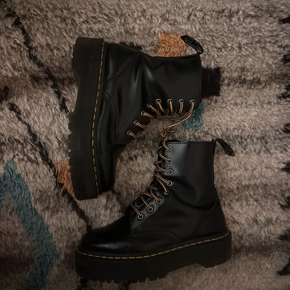 Dr. Martens Jadon - Smooth Leather Black Platform Boots Women's 8 - Picture 1 of 4